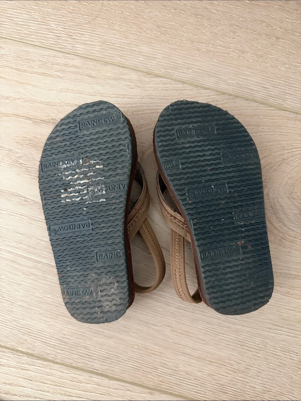 Toddler rainbow sandals size 5/6